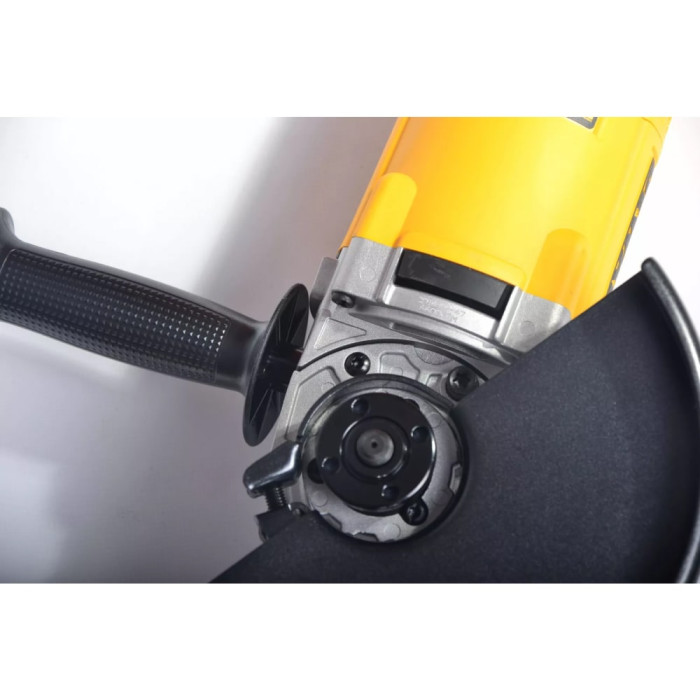 Угловая шлифмашина DeWalt DWE492