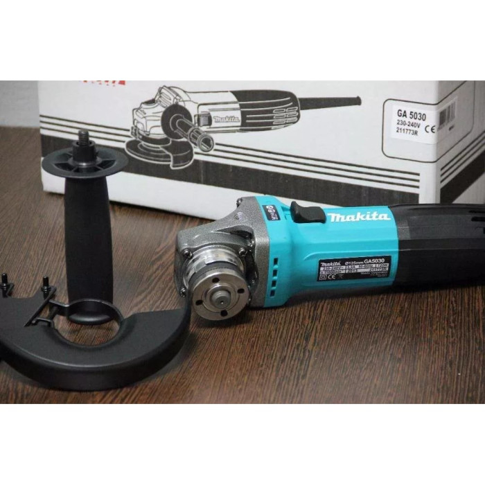 Угловая шлифмашинка Makita GA5030
