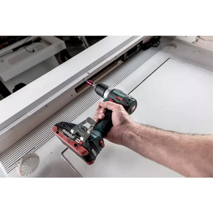 Аккумуляторный шуруповерт Metabo BS 18L BL, 2x2Ah Li-Power; SC 30; metaBOX 145 (613155500)