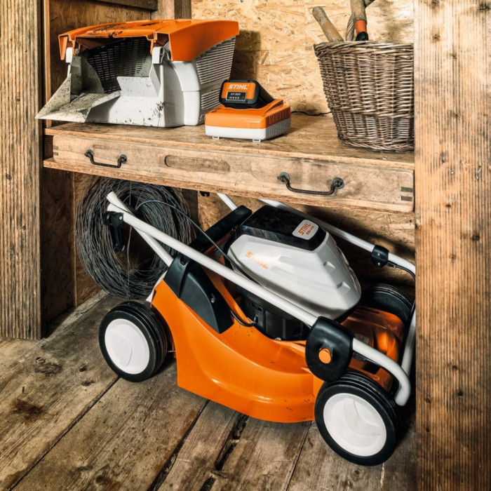Газонокосарка акумуляторна Stihl RMA443.2 (63380111404)
