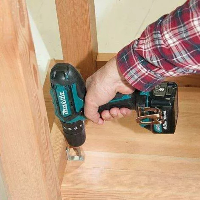 Акумуляторний ударний шуруповерт Makita HP 331 DSYE