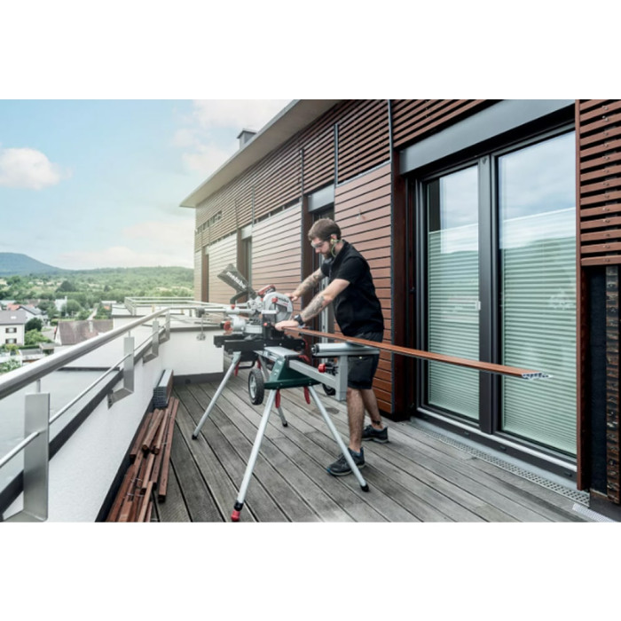 Аккумуляторная торцовочная пила Metabo KGS 18 LTX BL 216 (1x 4,0Ah, ASC 55) (614216920)
