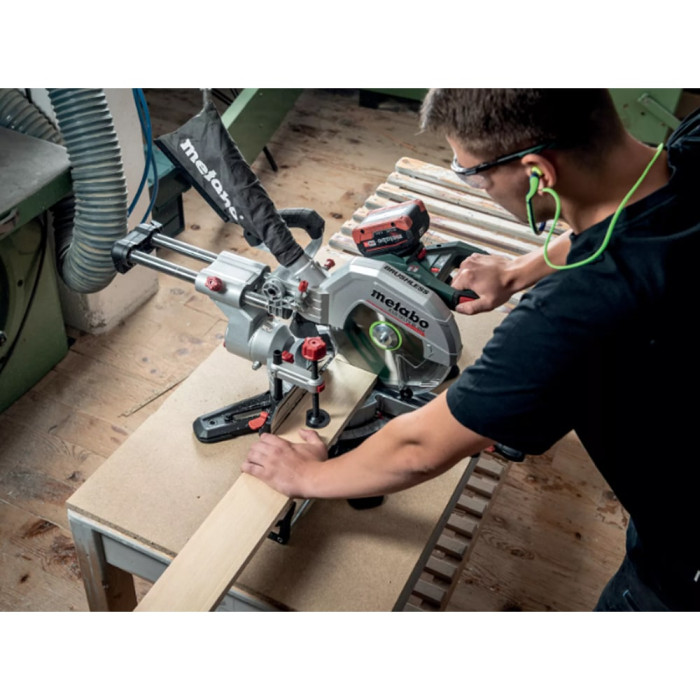 Акумуляторна торцювальна пила Metabo KGS 18 LTX BL 216, каркас (614216850)