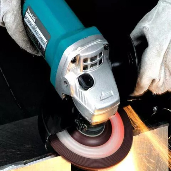 Угловая шлифмашинка Makita 9565CVR
