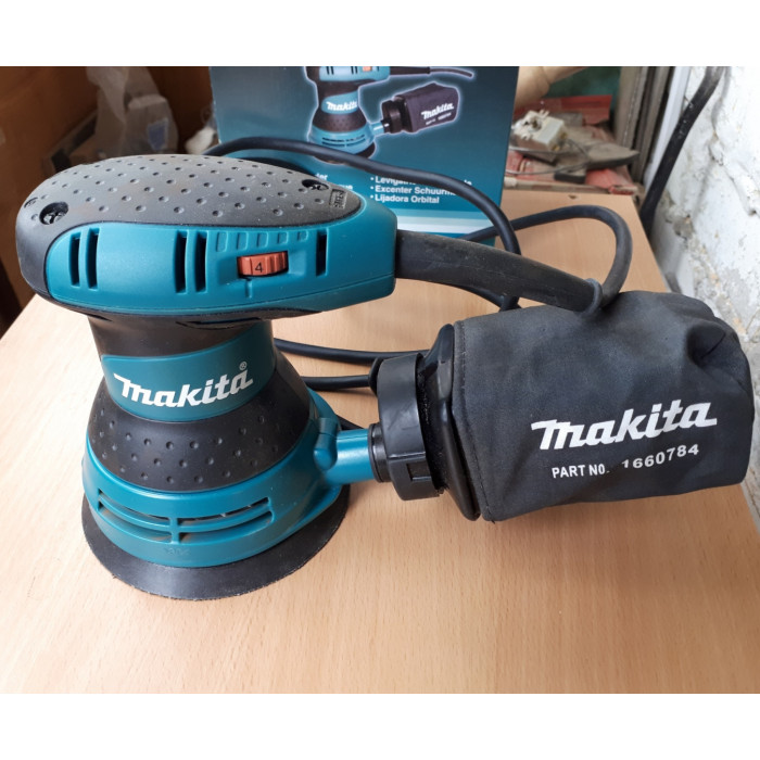 Шліфмашинка вібраційна Makita BO5031