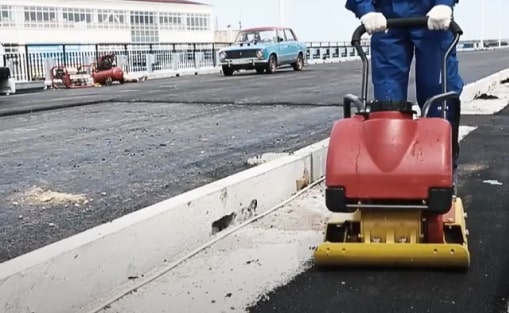Віброплита з баком
