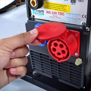 Сварочный генератор AGT WAGT 220/5 DC BSBE  - 220/380 В Передняя панель обладает двумя...