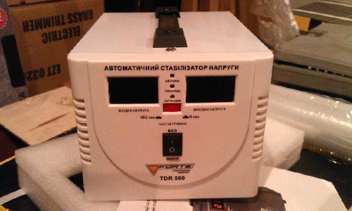 Данный стабилизатор, защитит электроприборы от перебоев в электросети
